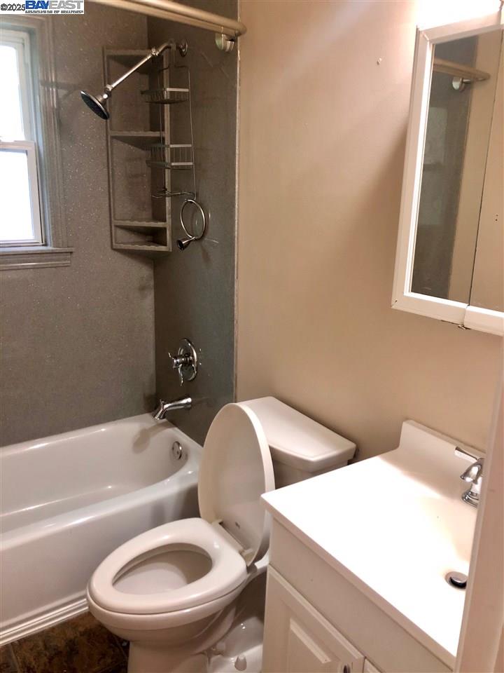 3324 Dale Drive Imperial, MO 63052 - Photo 10 of 14 a bathroom with a toilet and a bathtub