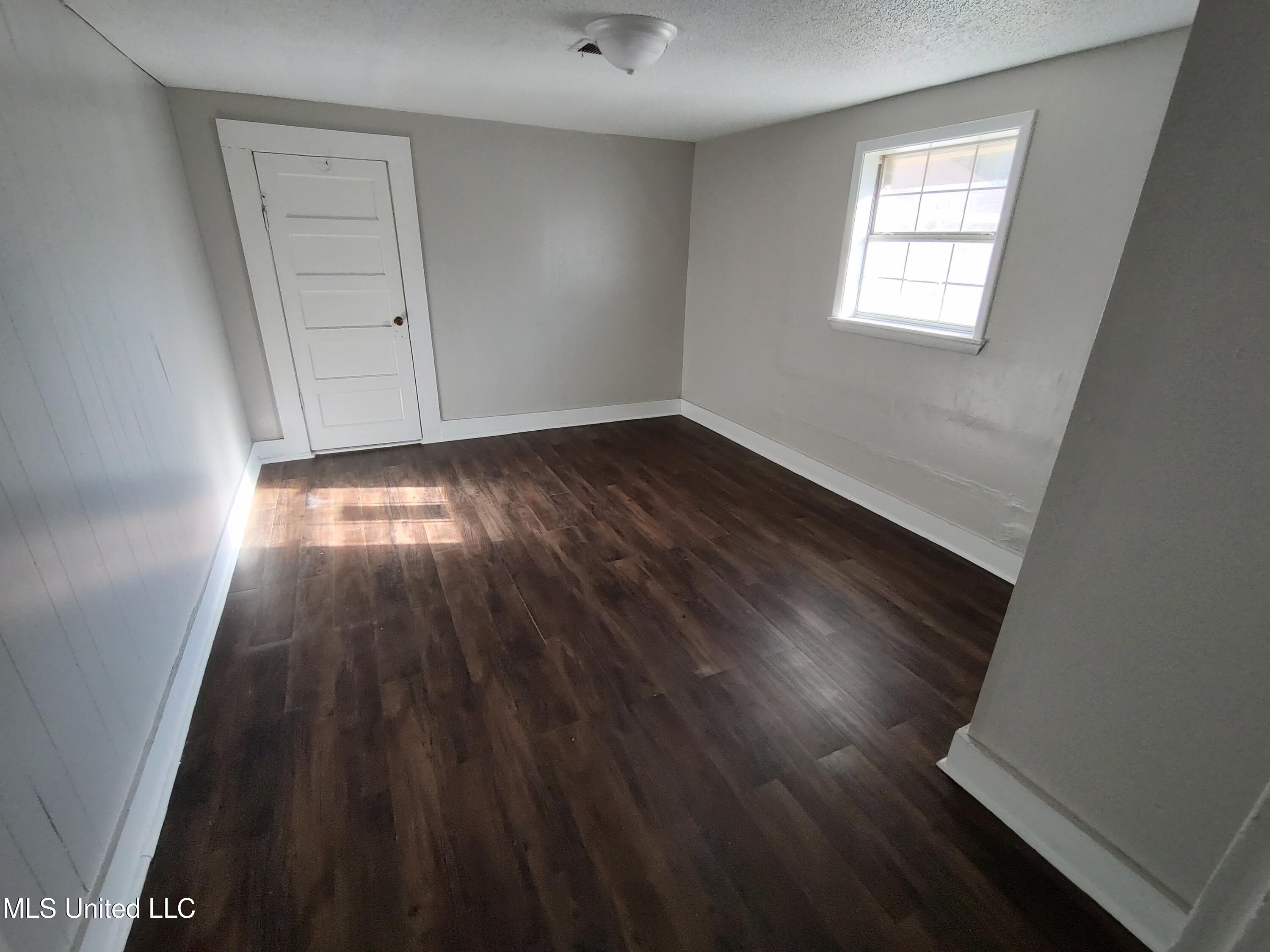 4005 West Pine Street Moss Point, MS 39563 - Photo 11 of 16 IMG_20241230_091424236_HDR