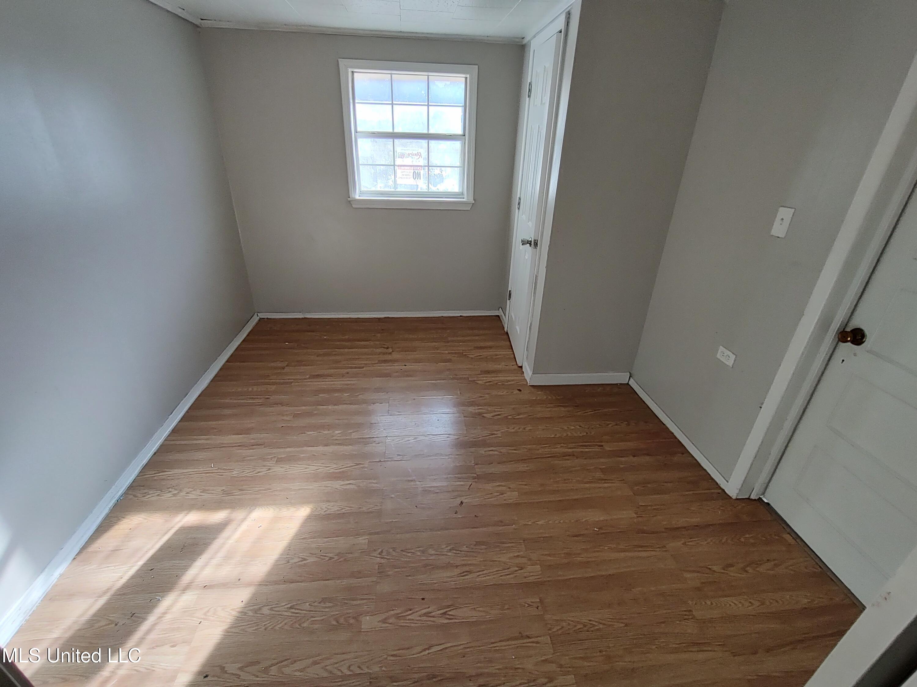 4005 West Pine Street Moss Point, MS 39563 - Photo 15 of 16 IMG_20241230_091541771_HDR