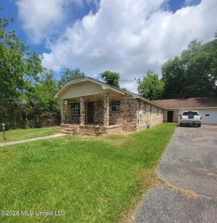 $1,400 | 4005 West Pine Street, Moss Point, MS 39563
