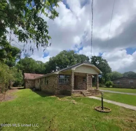 $1,400 | 4005 West Pine Street, Moss Point, MS 39563
