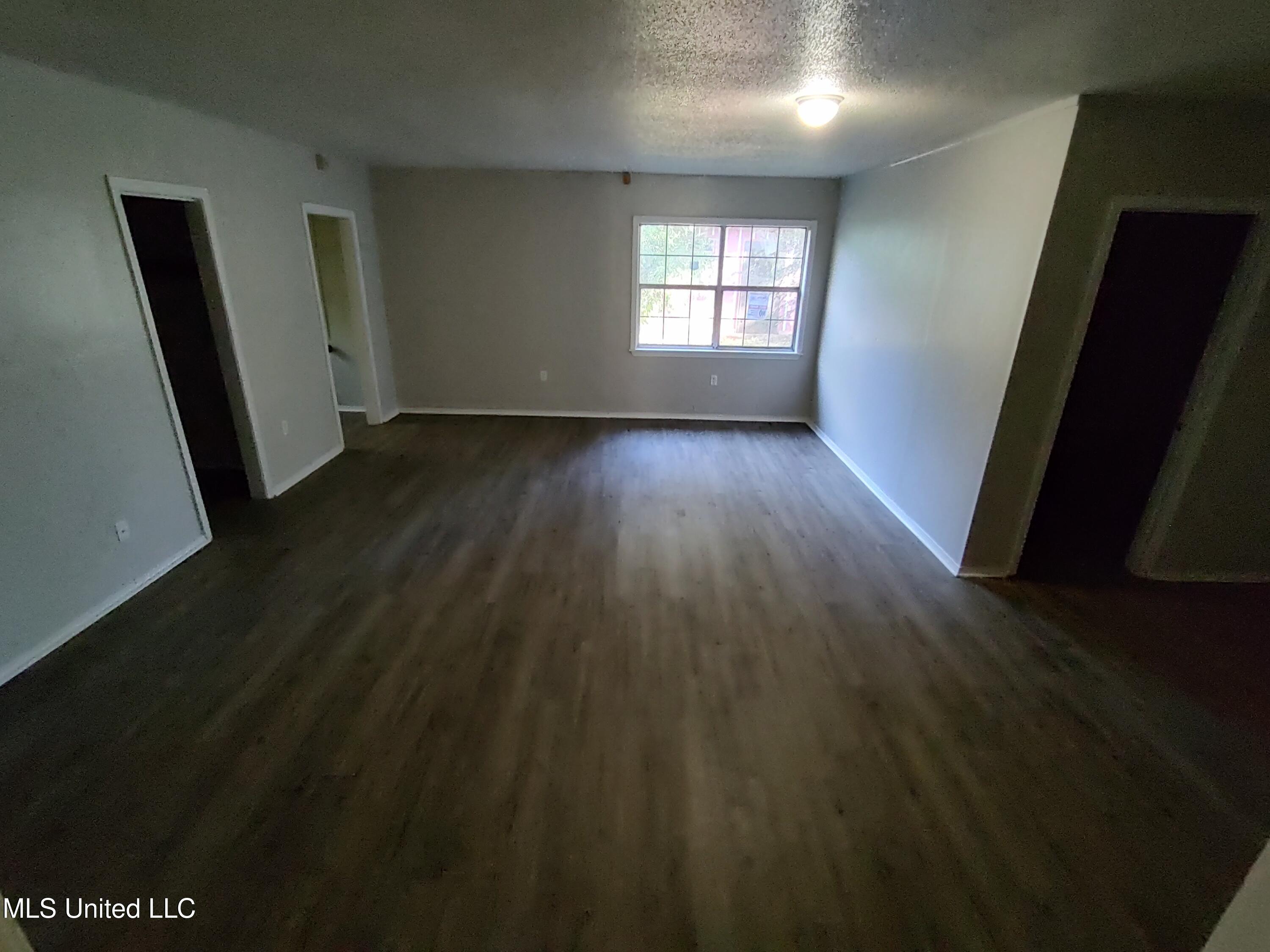 4005 West Pine Street Moss Point, MS 39563 - Photo 10 of 16 IMG_20241230_091616851_HDR