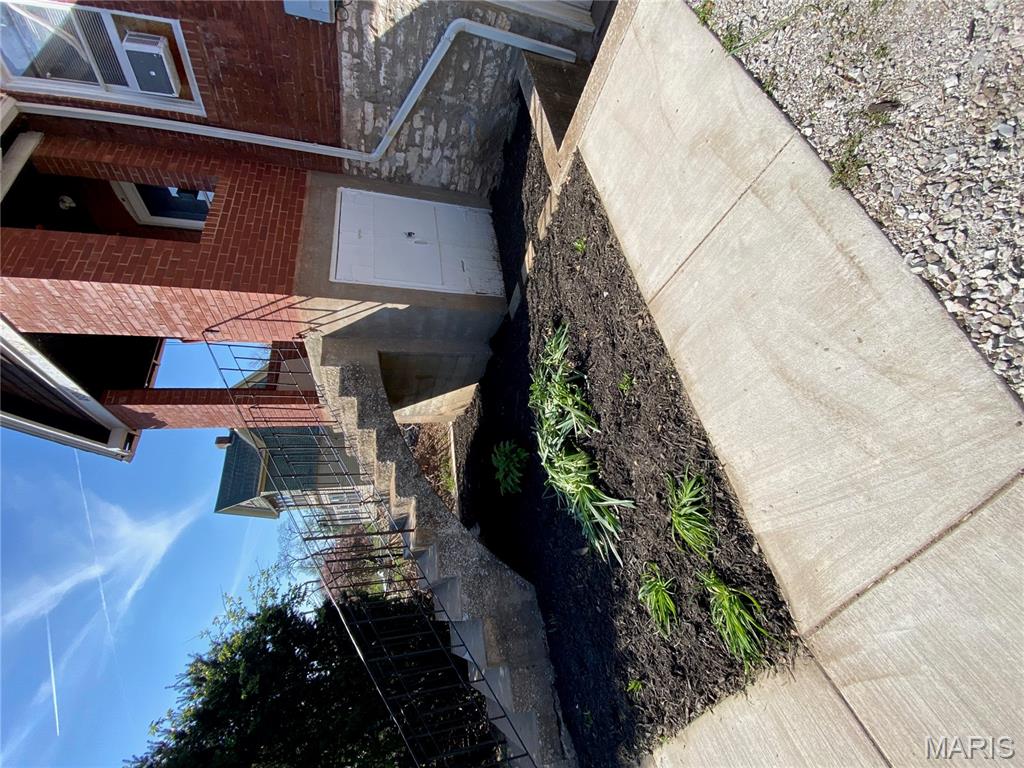 220 East 6th Street Alton, IL 62002 - Photo 4 of 28