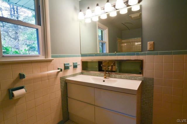 4217 Hecktown Road Bethlehem, PA 18020 - Photo 10 of 11 Gallery Image 10