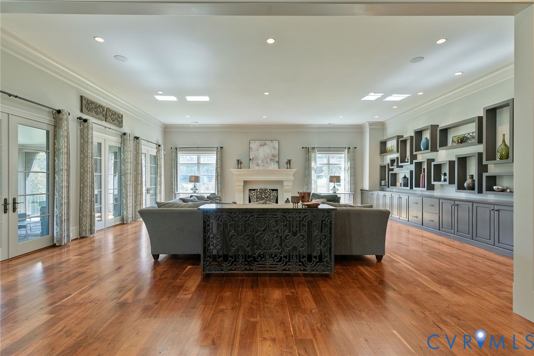 785 Oak Spring Lane Manakin-Sabot, VA 23103 - Photo 23 of 96 Inviting living area boasts quadruple crown moldin
