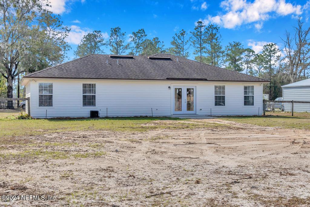 3308 Thunder Road Middleburg, FL 32068 - Photo 31 of 39 a backyard of a house