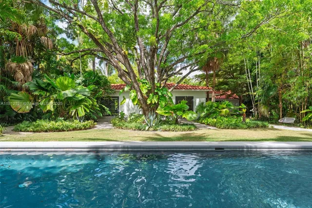 a view of a yard in front of a house