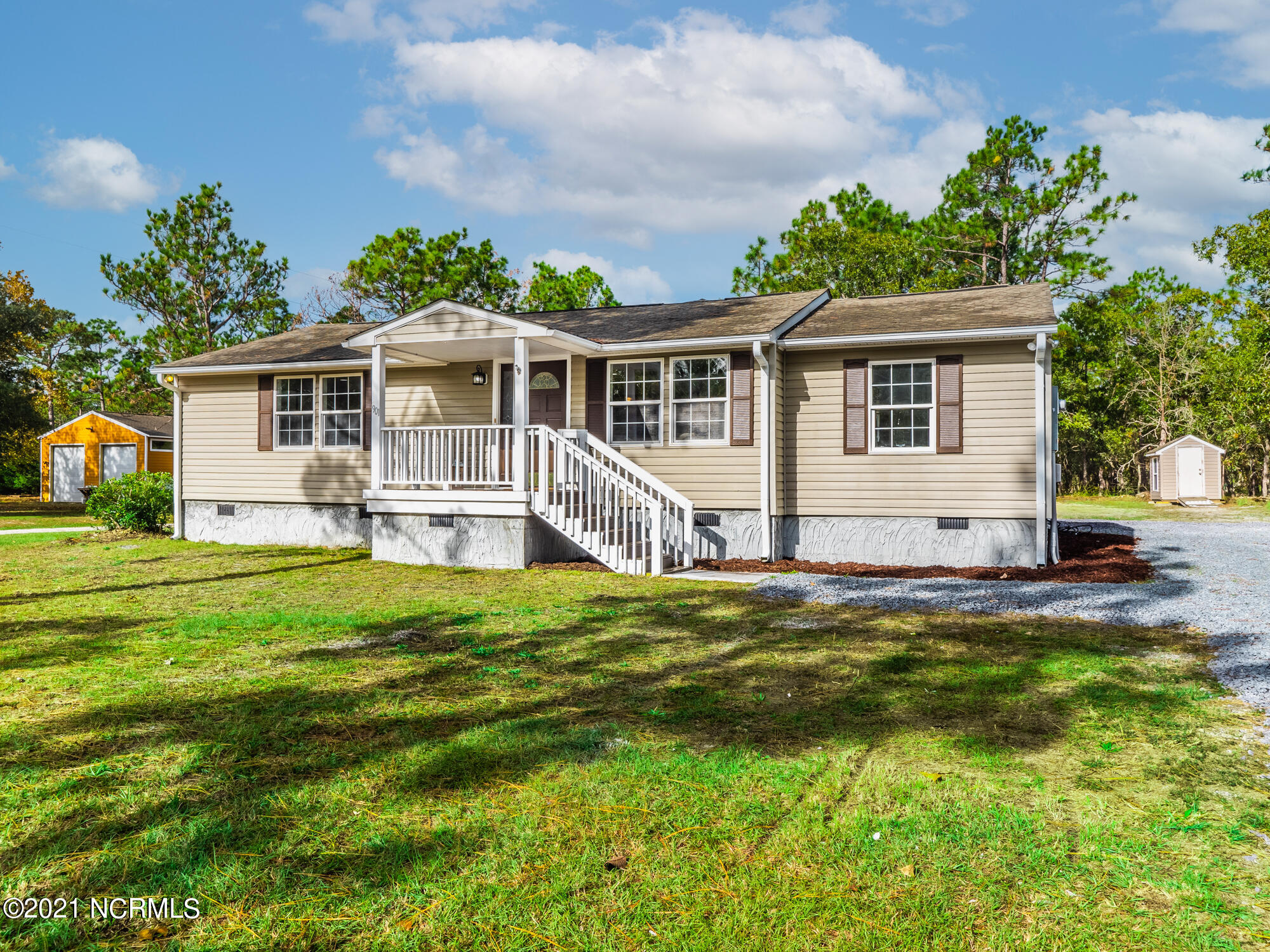 901 Cardinal Road Southport, NC 28461 - Photo 1 of 27 large-2000px-1