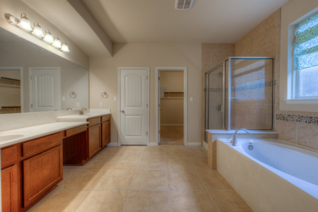 198 Stone View Trail Austin, TX 78737 - Photo 7 of 10 a large bathroom with a tub a sink and mirror