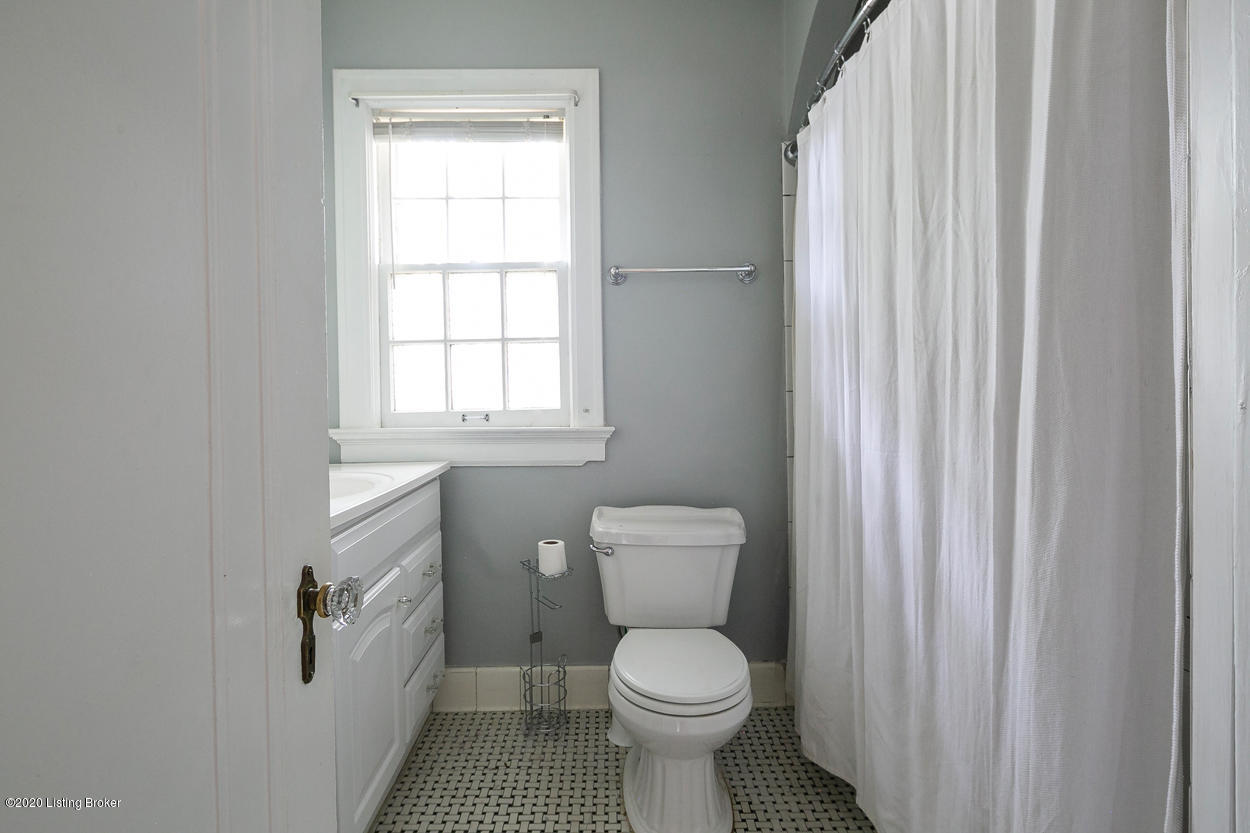 3606 Lexington Road Louisville, KY 40207 - Photo 16 of 24 Full Bathroom