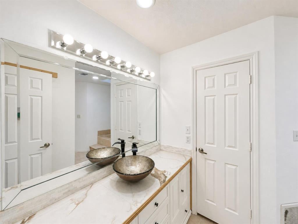 70 Legend Road Benbrook, TX 76132 - Photo 27 of 33 Gallery Image 27