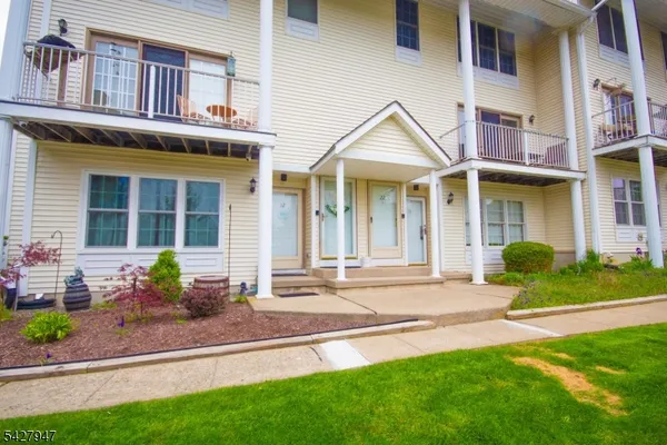 $2,000 | 10 Amherst Court, Hamburg, NJ 07419