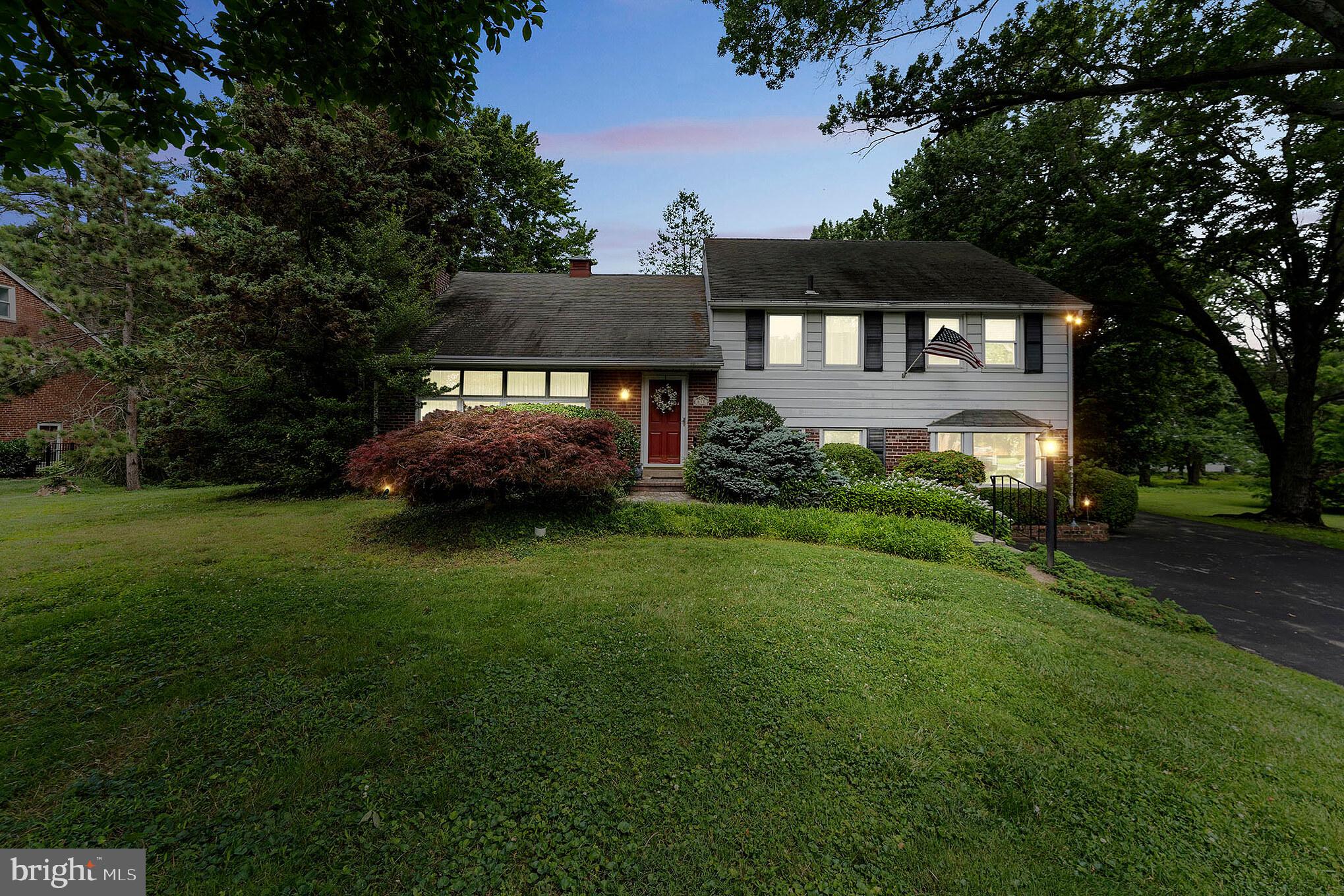 615 Wallace Drive Wayne, PA 19087 - Photo 2 of 33