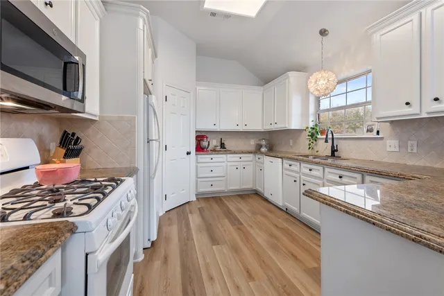 $2,500 | 2312 South Pioneer Trail, Bryan, TX 77808