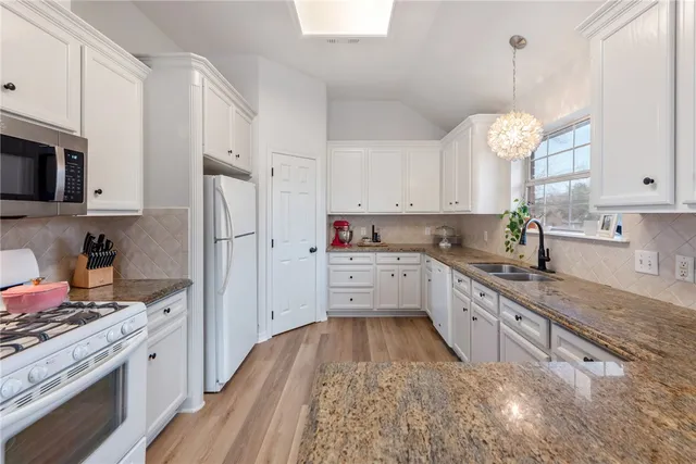 $2,500 | 2312 South Pioneer Trail, Bryan, TX 77808