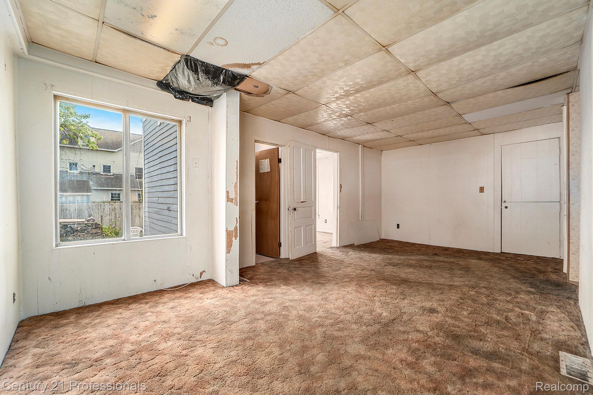 428 East Street Rochester, MI 48307 - Photo 19 of 30 Carpeted spare room with a drop ceiling