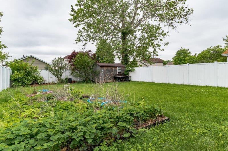 405 Meridian Drive Springfield, IL 62702 - Photo 5 of 26 a view of a backyard