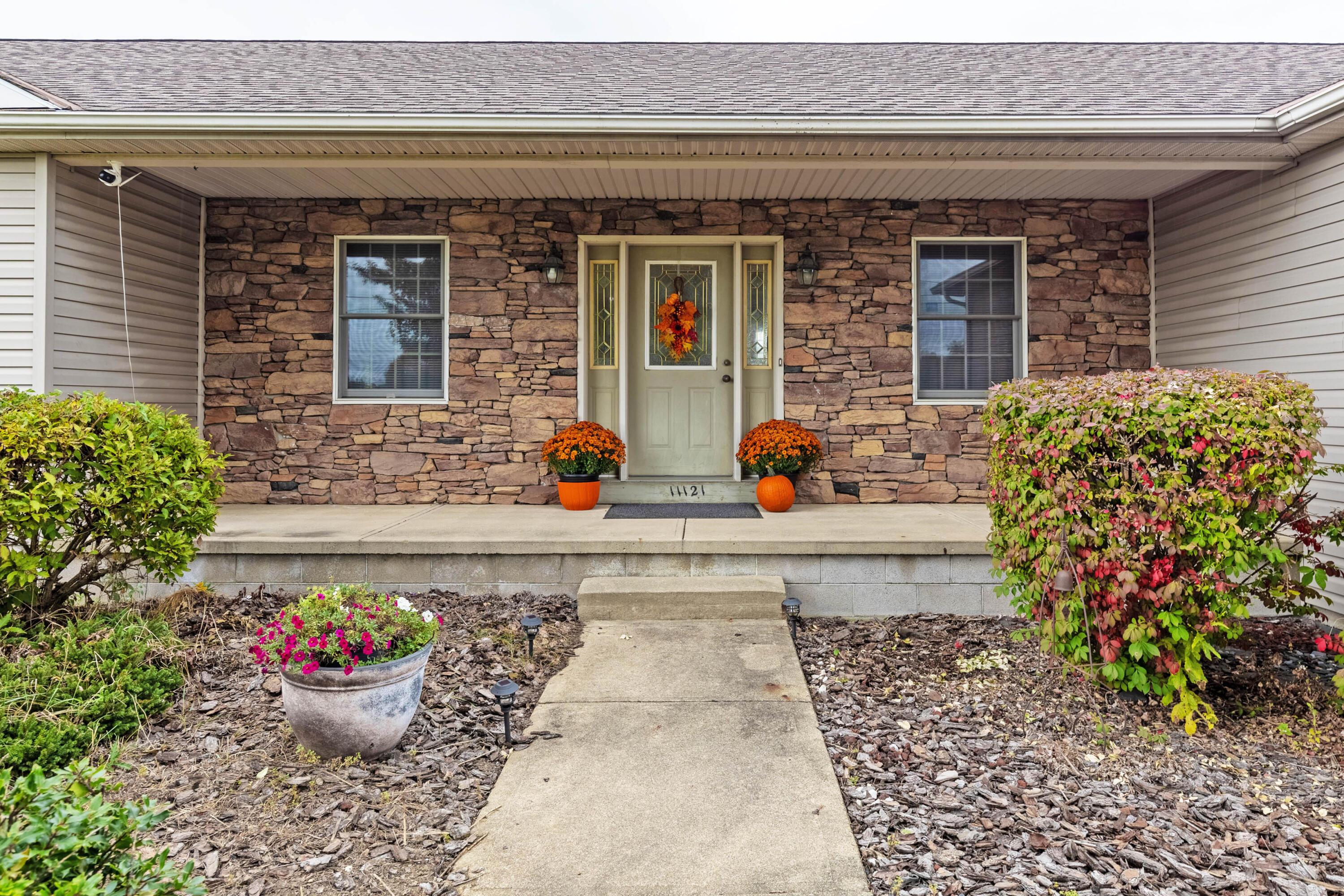11121 Tucker Road Mount Vernon, OH 43050 - Photo 3 of 50 Front Porch