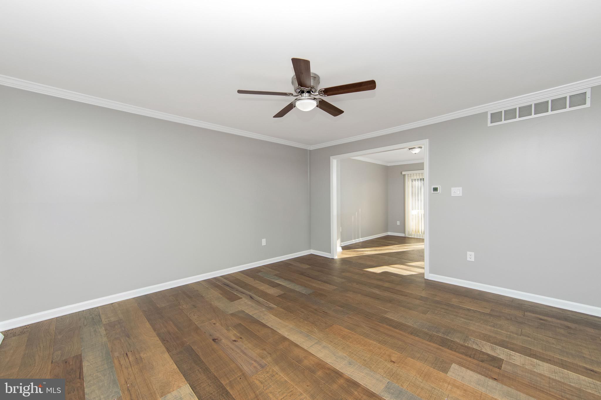 19 Concord Place Clementon, NJ 08021 - Photo 3 of 37 Living Room