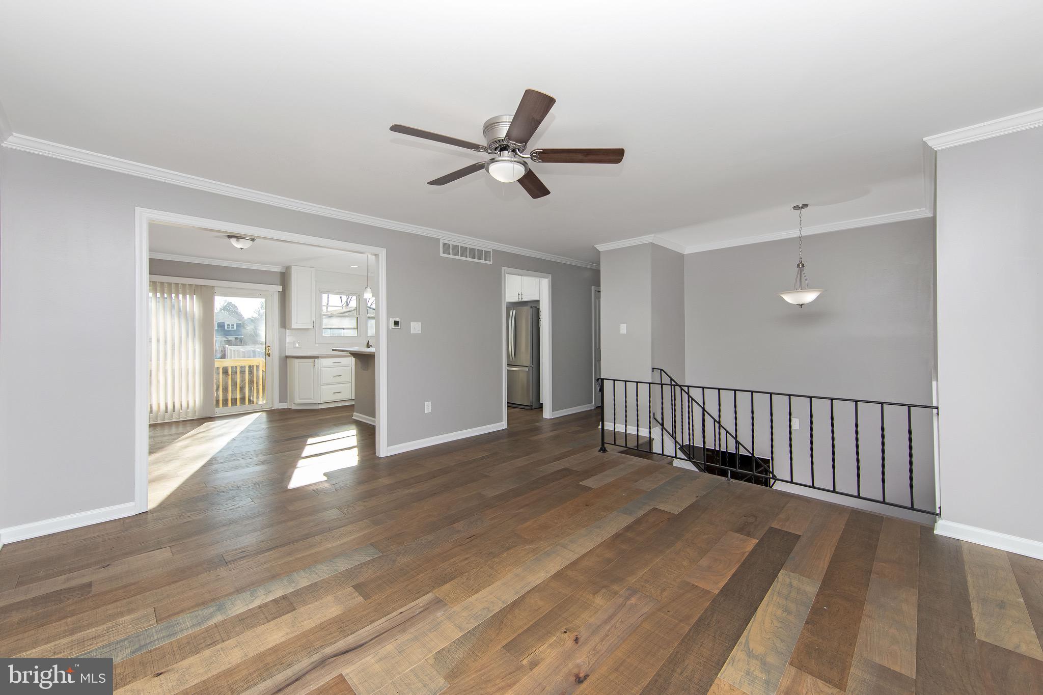 19 Concord Place Clementon, NJ 08021 - Photo 4 of 37 Living Room
