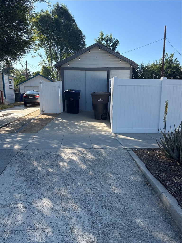 4193 5th Street Riverside, CA 92501 - Photo 3 of 16