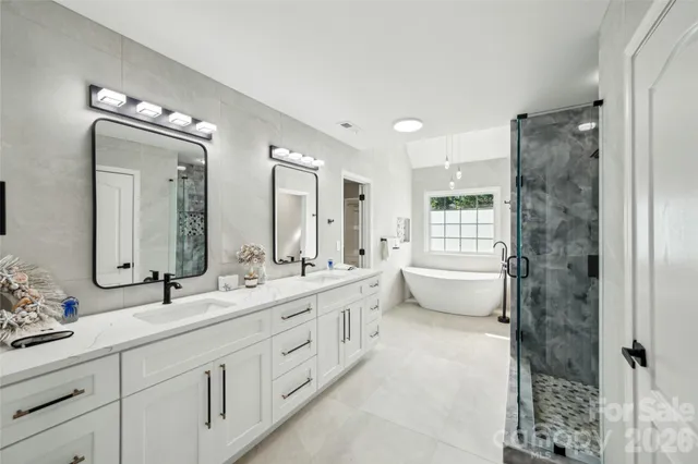 a en suite bathroom with double sink and a mirror