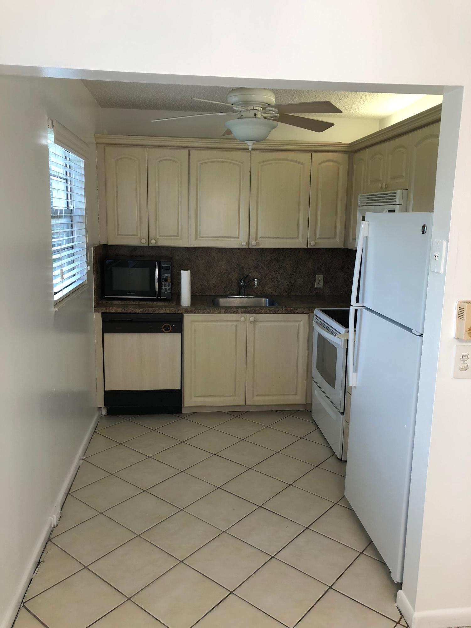 140 Preston F, Unit 140 Boca Raton, FL 33434 - Photo 9 of 21 IMG_0755