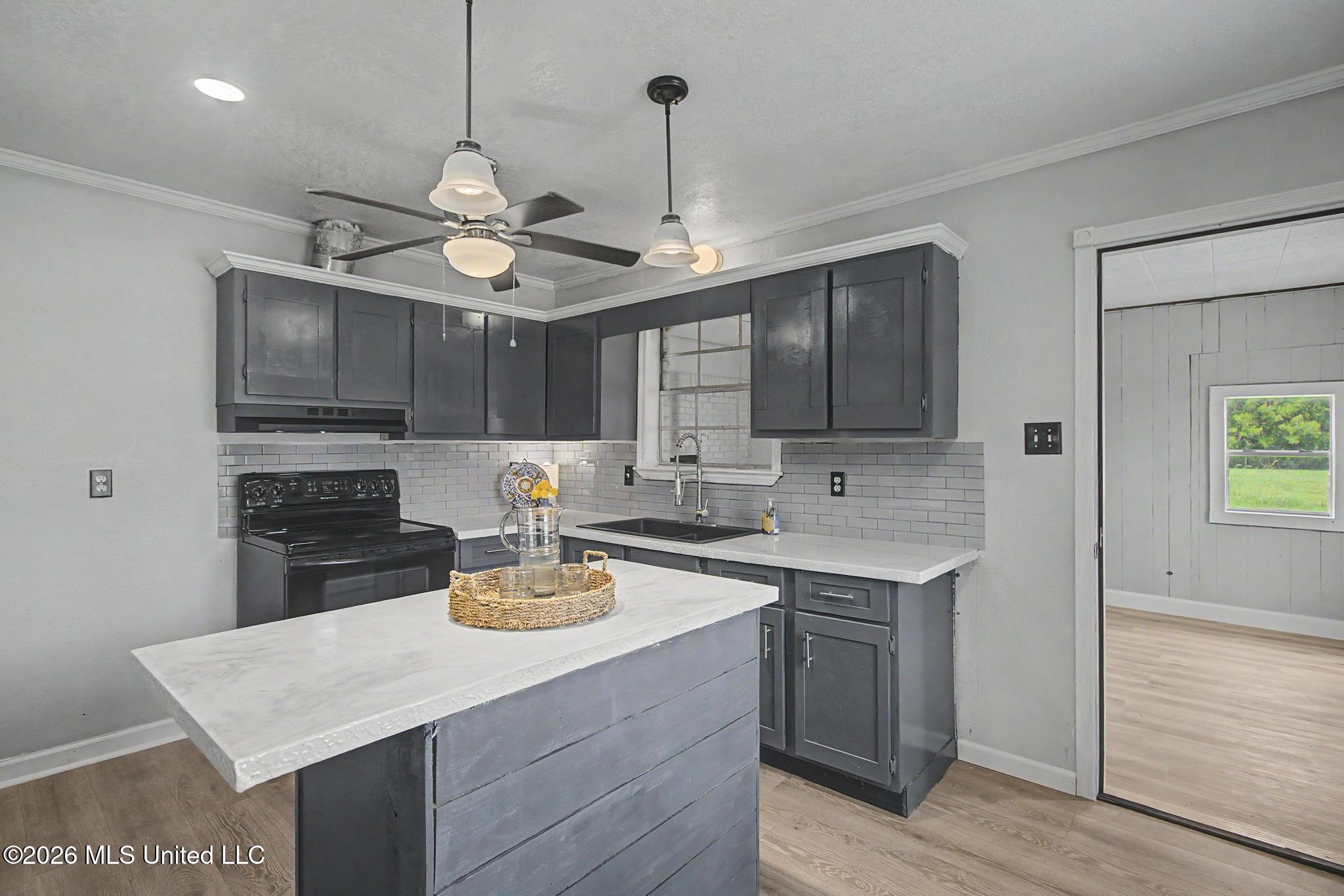 5018 Frederick Street Moss Point, MS 39563 - Photo 8 of 24 Kitchen