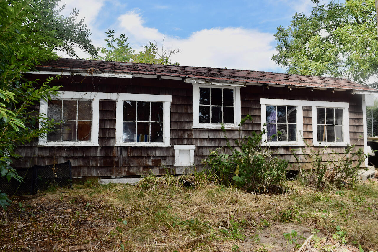 99 South Main Street Acushnet, MA 02743 - Photo 35 of 46 a front view of a house with a garden