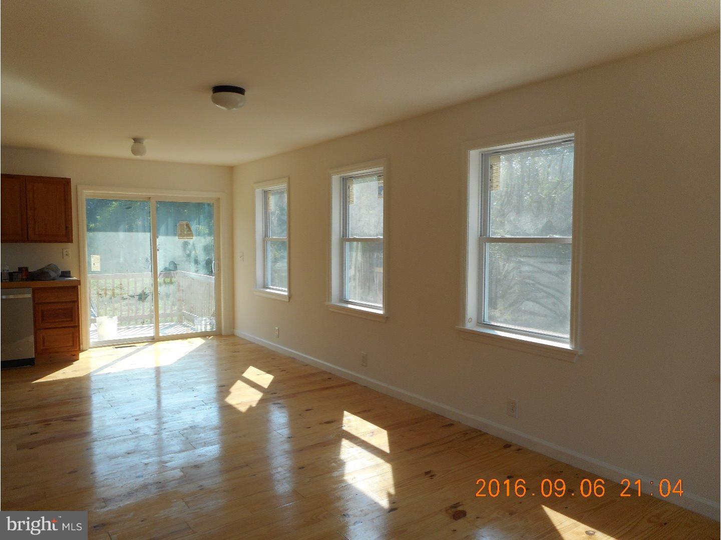169 Fortescue Road Newport, NJ 08345 - Photo 7 of 18 Living Room