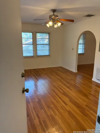 a view of empty room with window