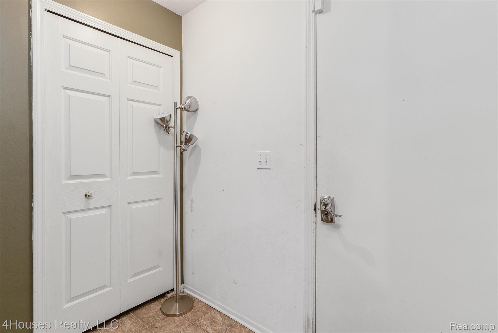 654 Lydia Lane, Unit 48 Pontiac, MI 48341 - Photo 31 of 38 Door to Laundry area and Door 1 car garage
