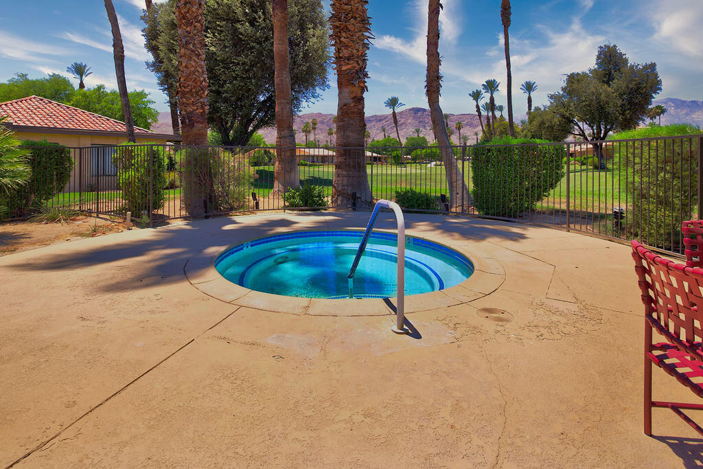 14 La Ronda Drive Rancho Mirage, CA 92270 - Photo 7 of 21 23