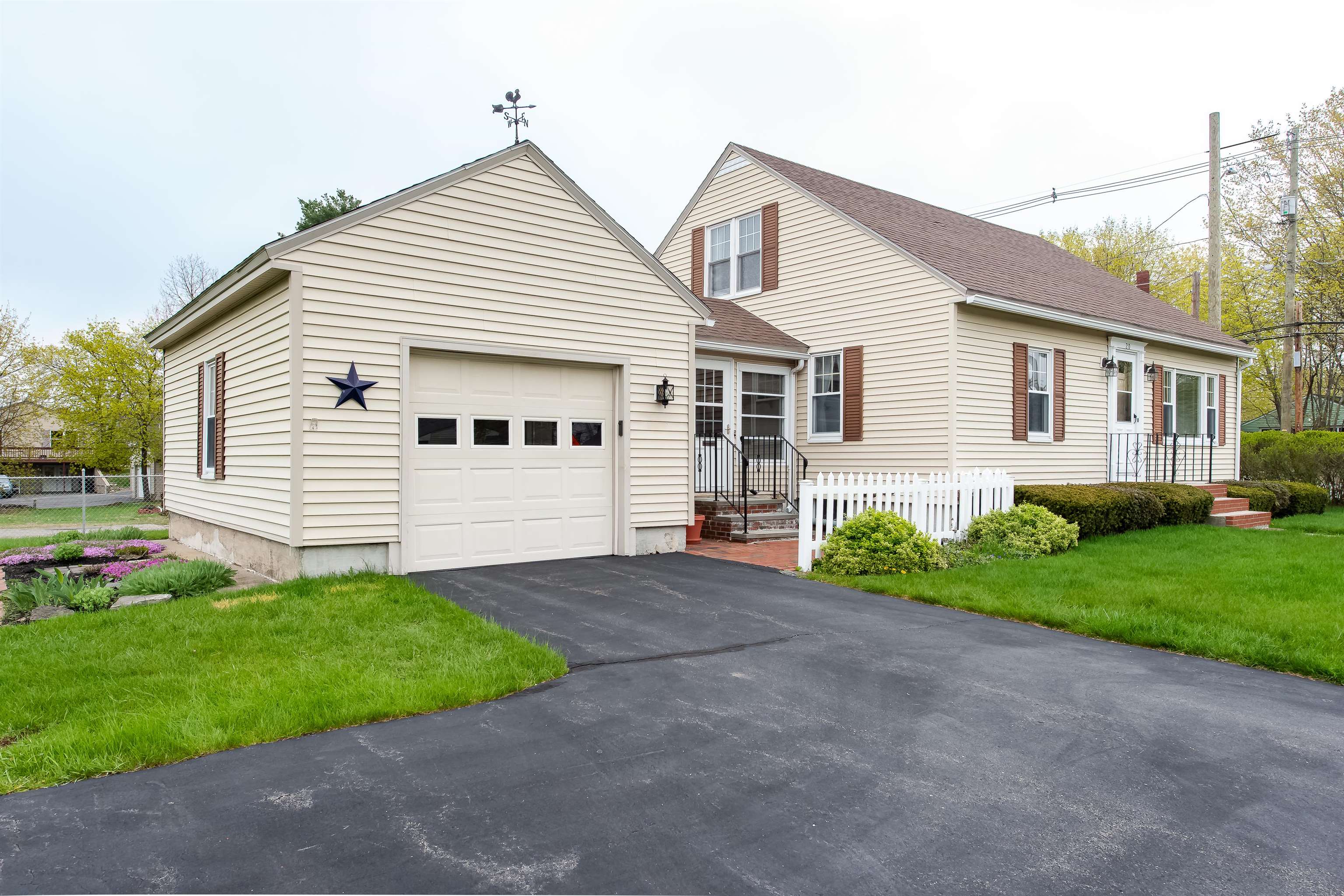 20 Roy Street Rochester, NH 03867 - Photo 1 of 40