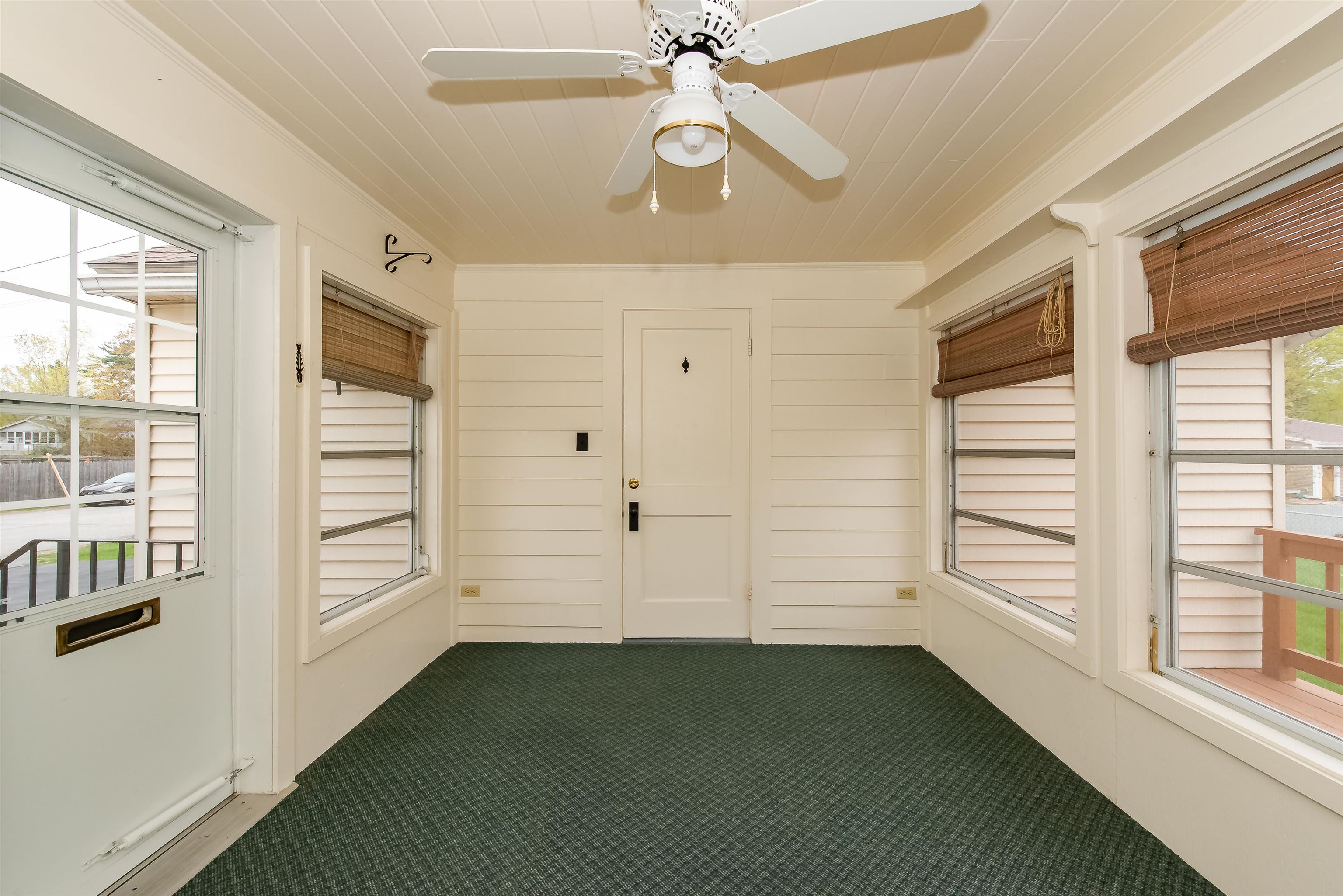20 Roy Street Rochester, NH 03867 - Photo 4 of 40
