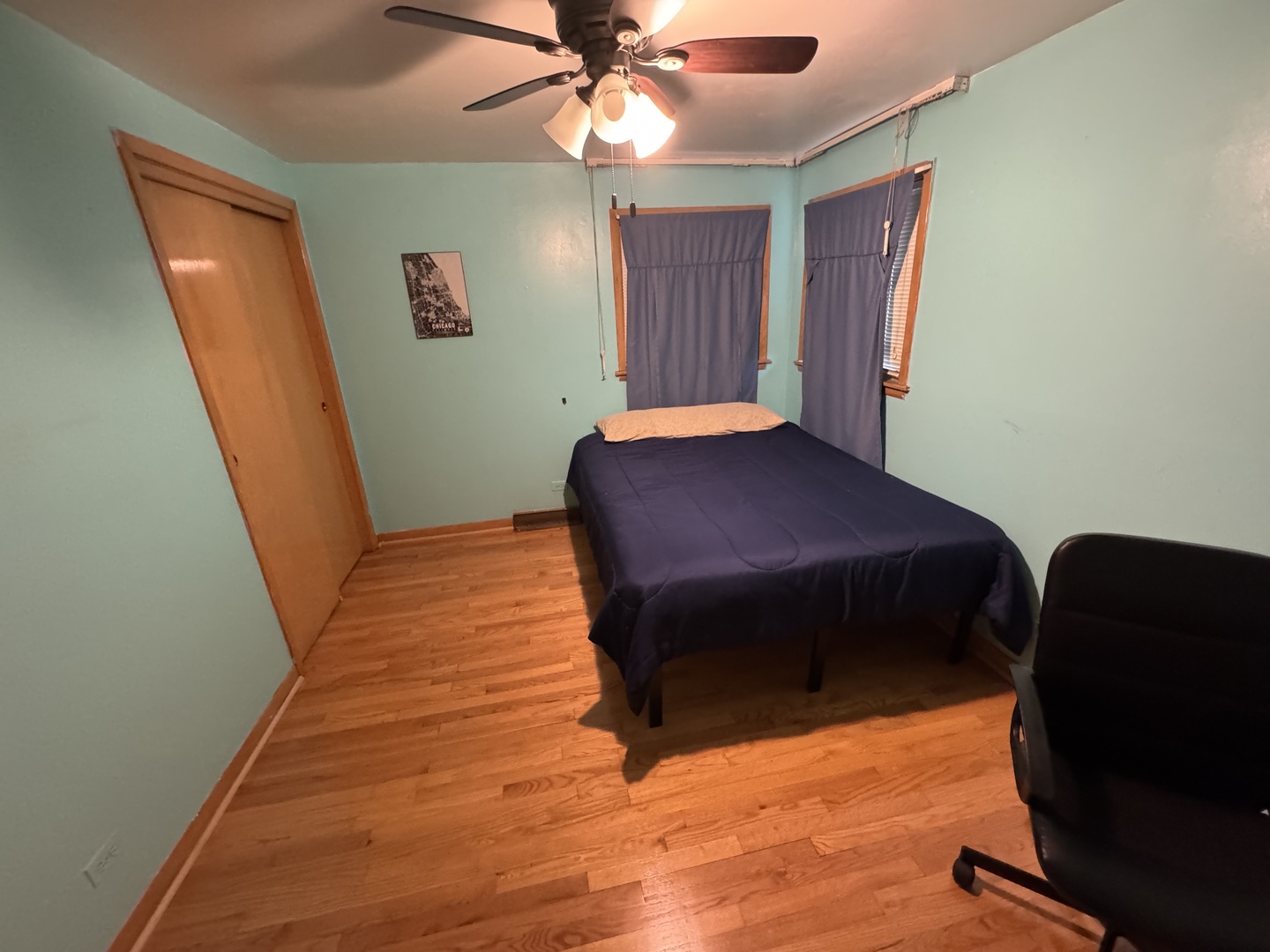 11117 South Ave L Chicago, IL 60617 - Photo 24 of 32 a room with furniture and a window