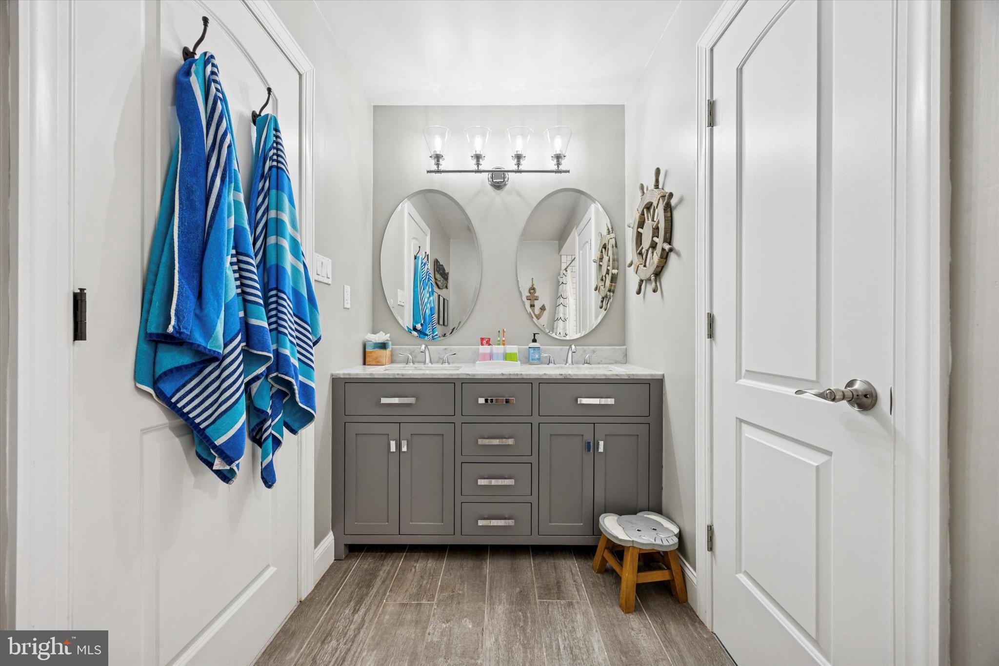 222 Windsor Way Doylestown, PA 18901 - Photo 25 of 42 a view of a walk in closet