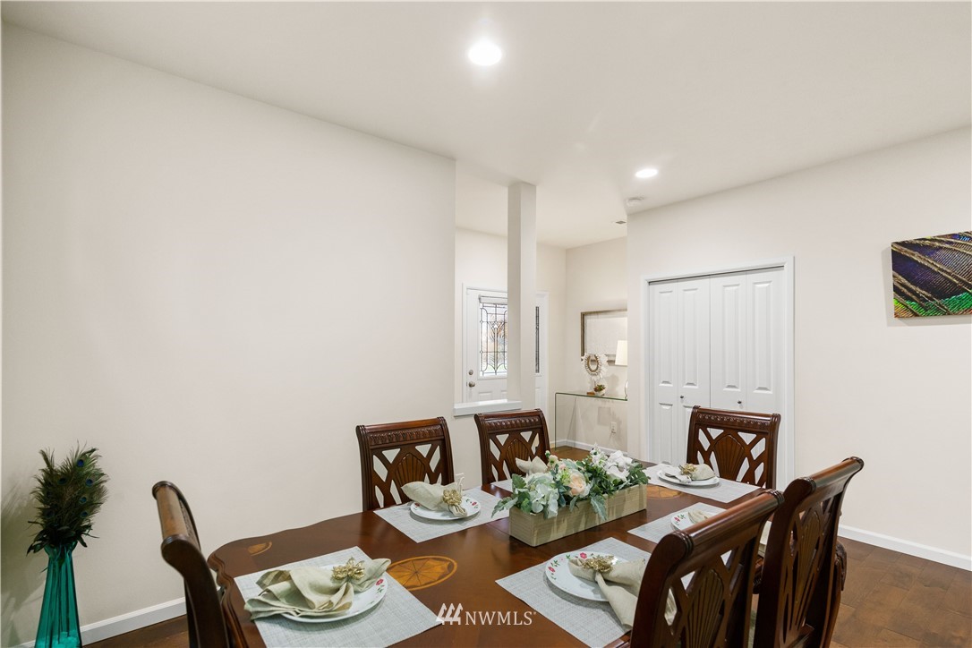 13902 163rd Place Southeast Renton, WA 98059 - Photo 5 of 37 Gallery Image 5