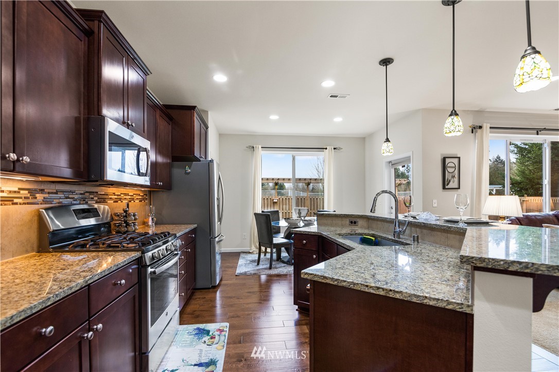 13902 163rd Place Southeast Renton, WA 98059 - Photo 9 of 37 Gallery Image 9