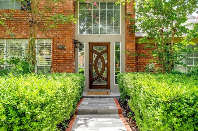a view of a pathway besides a building