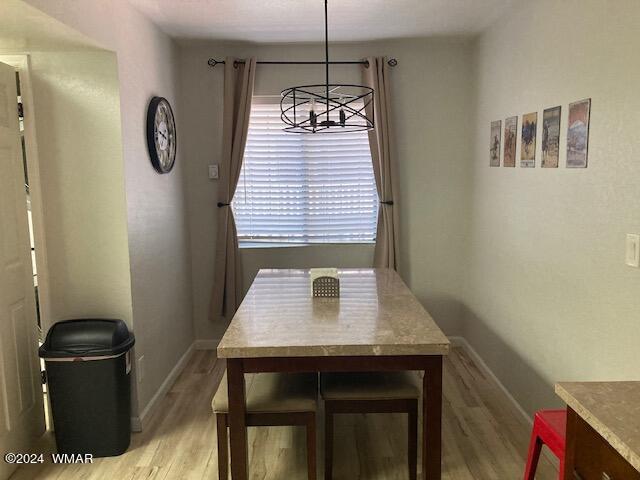2670 Snow Slope Way Pinetop, AZ 85935 - Photo 4 of 18 a dining room with table and chairs