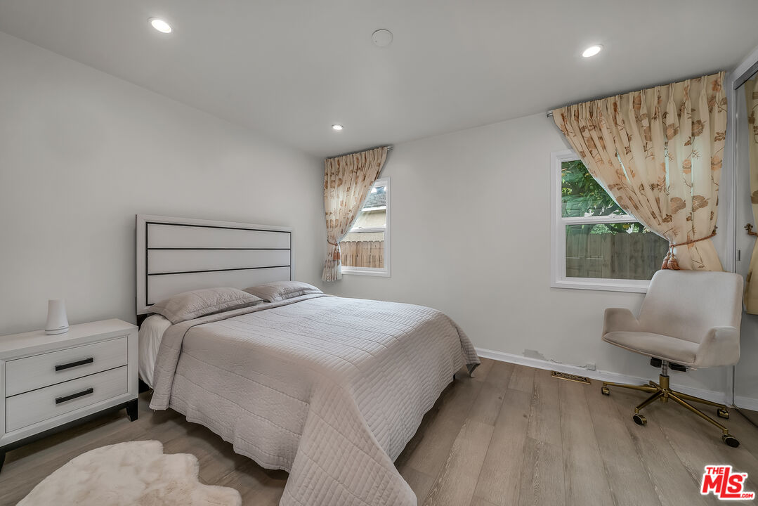 535 Winslow Avenue Long Beach, CA 90814 - Photo 14 of 32 a bedroom with a bed and a chair