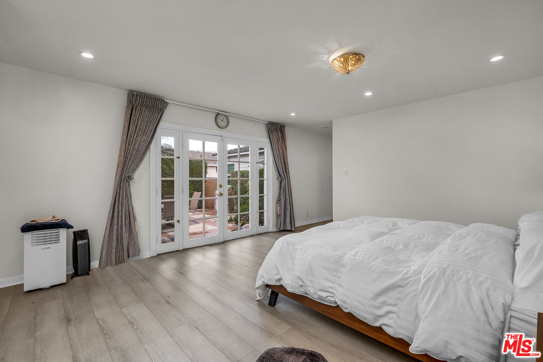 535 Winslow Avenue Long Beach, CA 90814 - Photo 17 of 32 a spacious bedroom with a bed and a large window