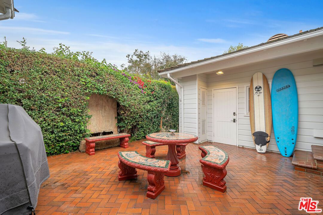 535 Winslow Avenue Long Beach, CA 90814 - Photo 20 of 32 a backyard of a house with outdoor seating