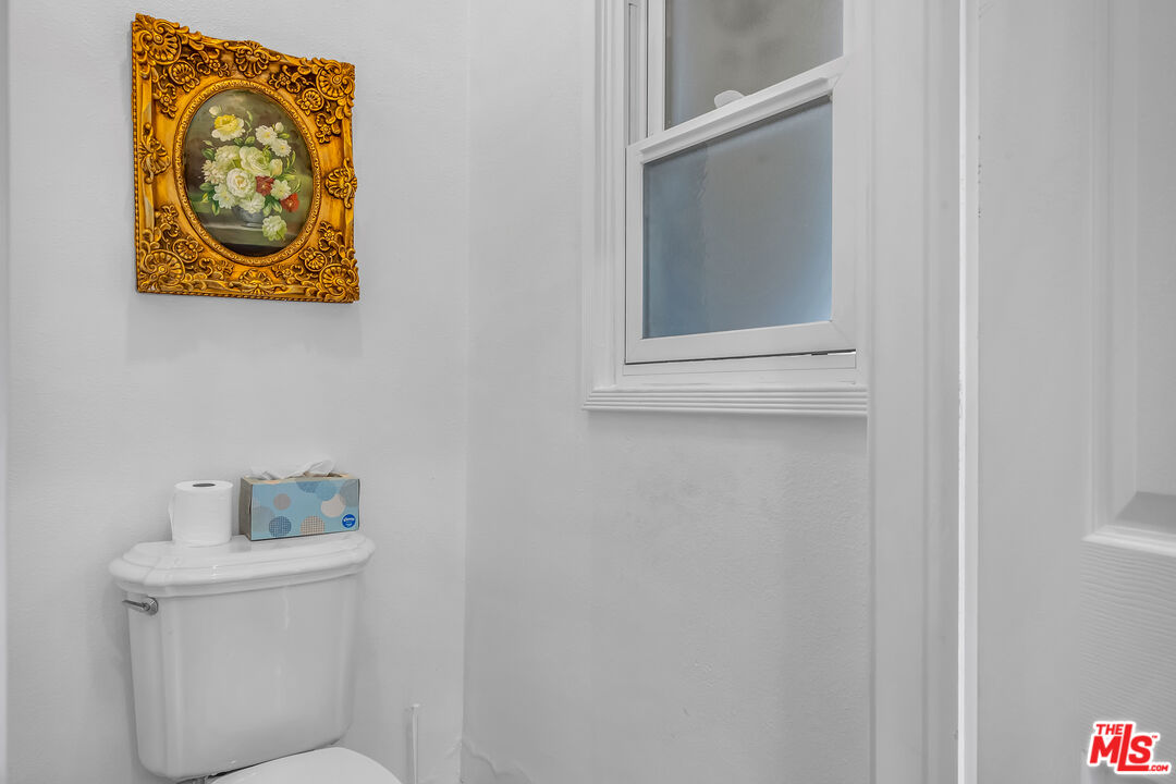 535 Winslow Avenue Long Beach, CA 90814 - Photo 23 of 32 a bathroom with a toilet and sink