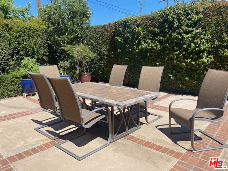 535 Winslow Avenue Long Beach, CA 90814 - Photo 24 of 32 a outdoor space with furniture