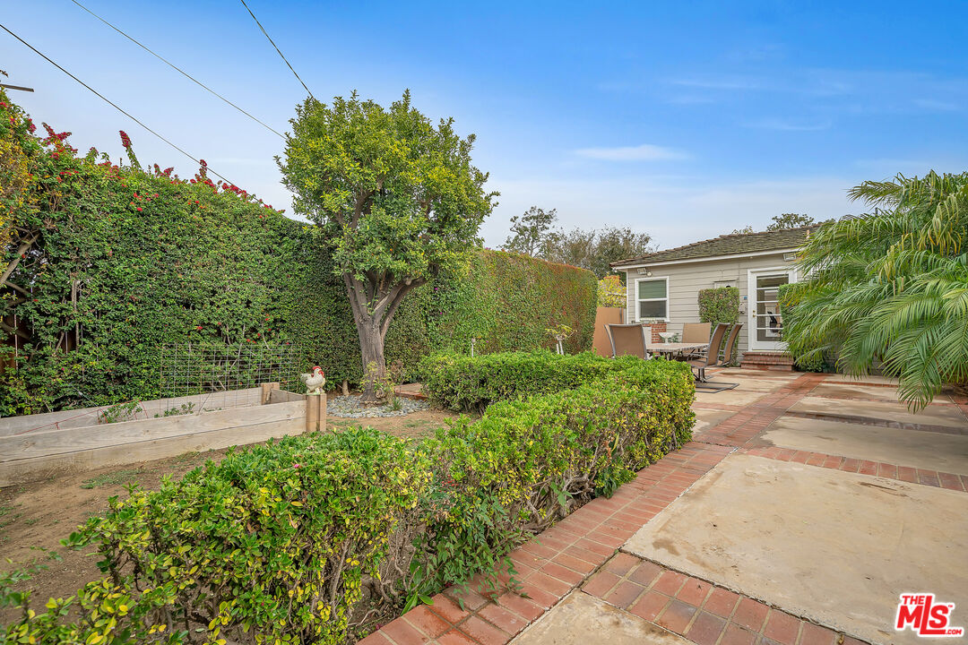 535 Winslow Avenue Long Beach, CA 90814 - Photo 29 of 32 a front view of a house with a yard and potted plants