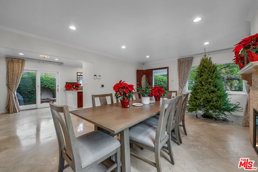 535 Winslow Avenue Long Beach, CA 90814 - Photo 5 of 32 a view of a dining room with furniture and a potted plant