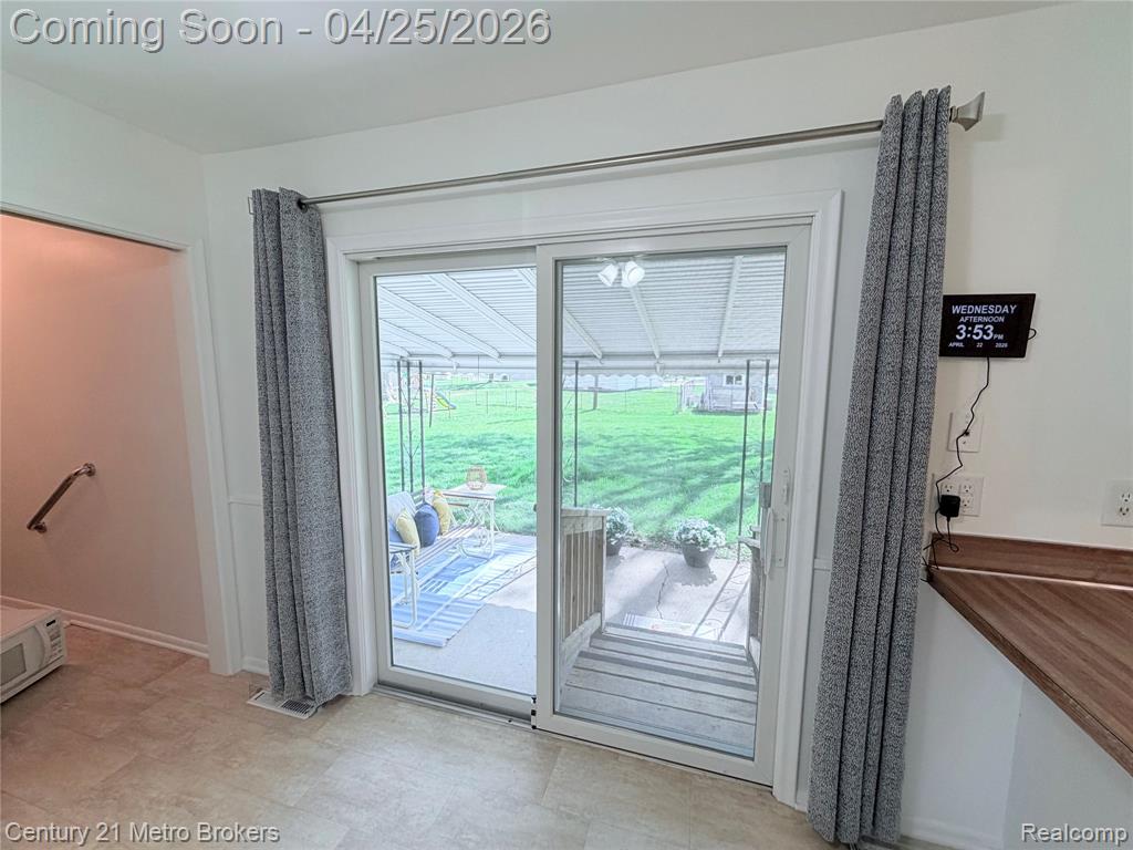 1376 Williamsburg Road Flint, MI 48507 - Photo 17 of 37 Gallery Image 17