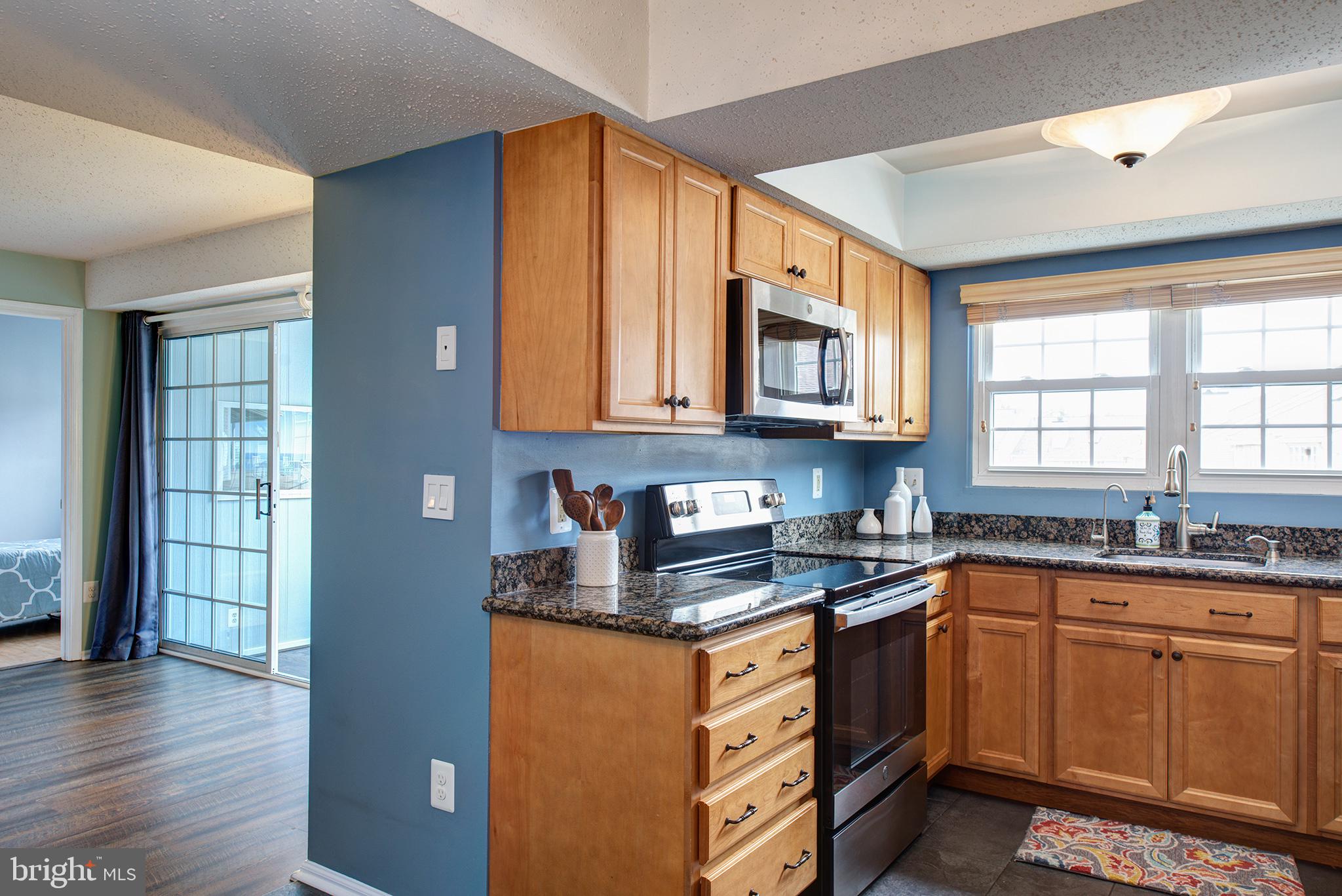 129 Fort Evans Road Southeast, Unit D Leesburg, VA 20175 - Photo 4 of 17 Sunny kitchen with granite countertops